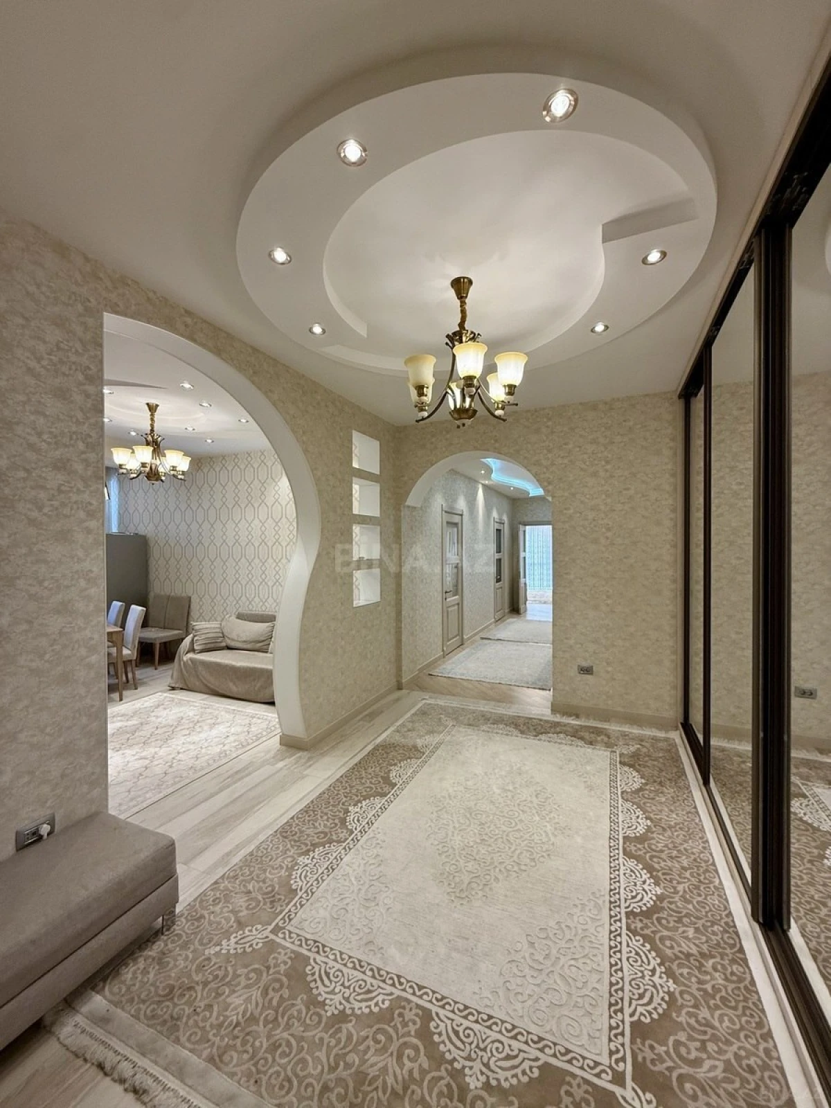 Satılır 3 otaqlı mənzil 167 m²