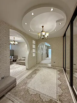 Satılır 3 otaqlı mənzil 167 m²