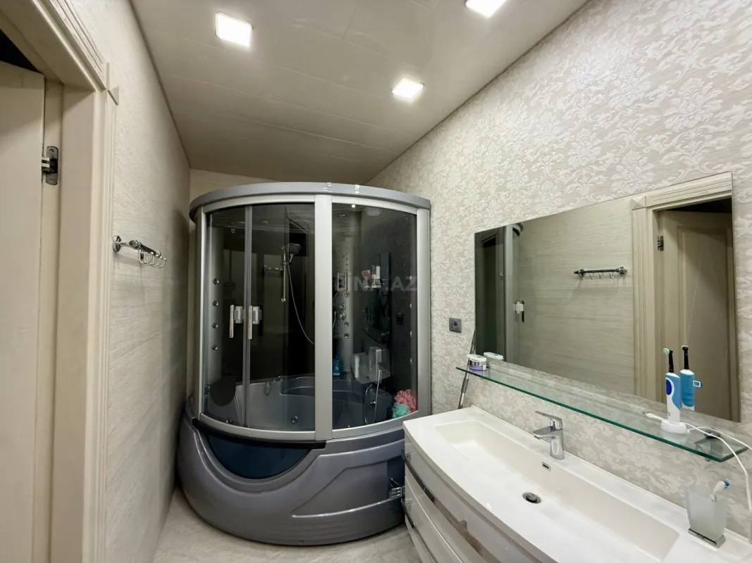 Satılır 3 otaqlı mənzil 167 m²