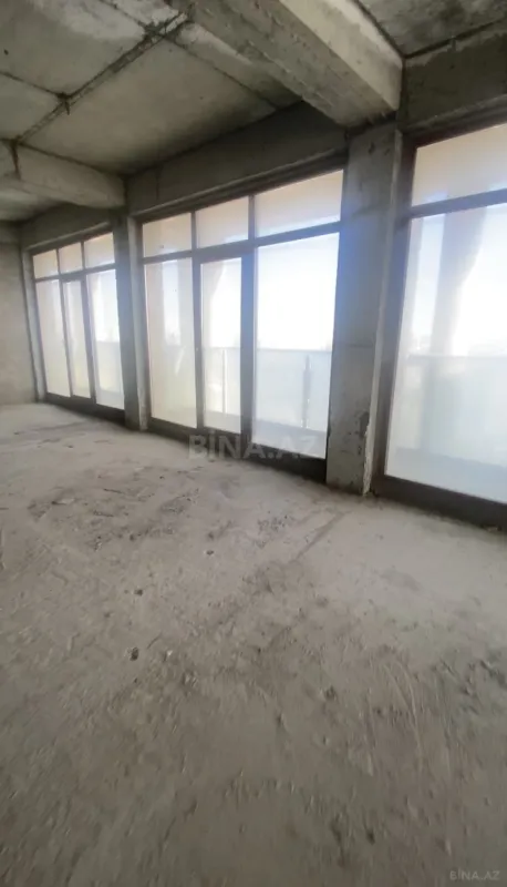 Satılır 6 otaqlı mənzil 308 m²