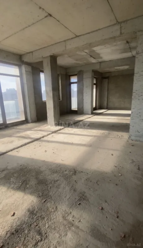 Satılır 6 otaqlı mənzil 308 m²