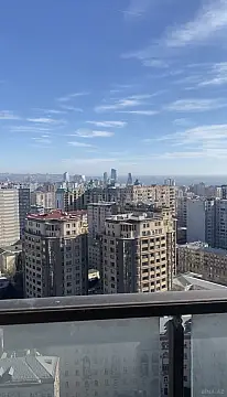 Satılır 6 otaqlı mənzil 308 m²