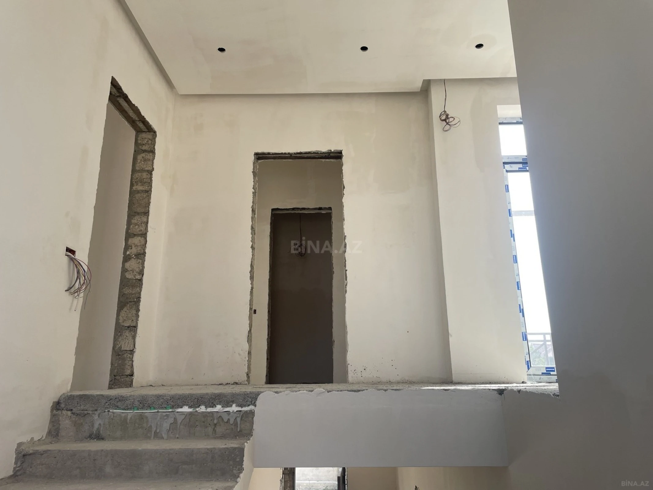 Satılır 5 otaqlı həyət evi 208 m²