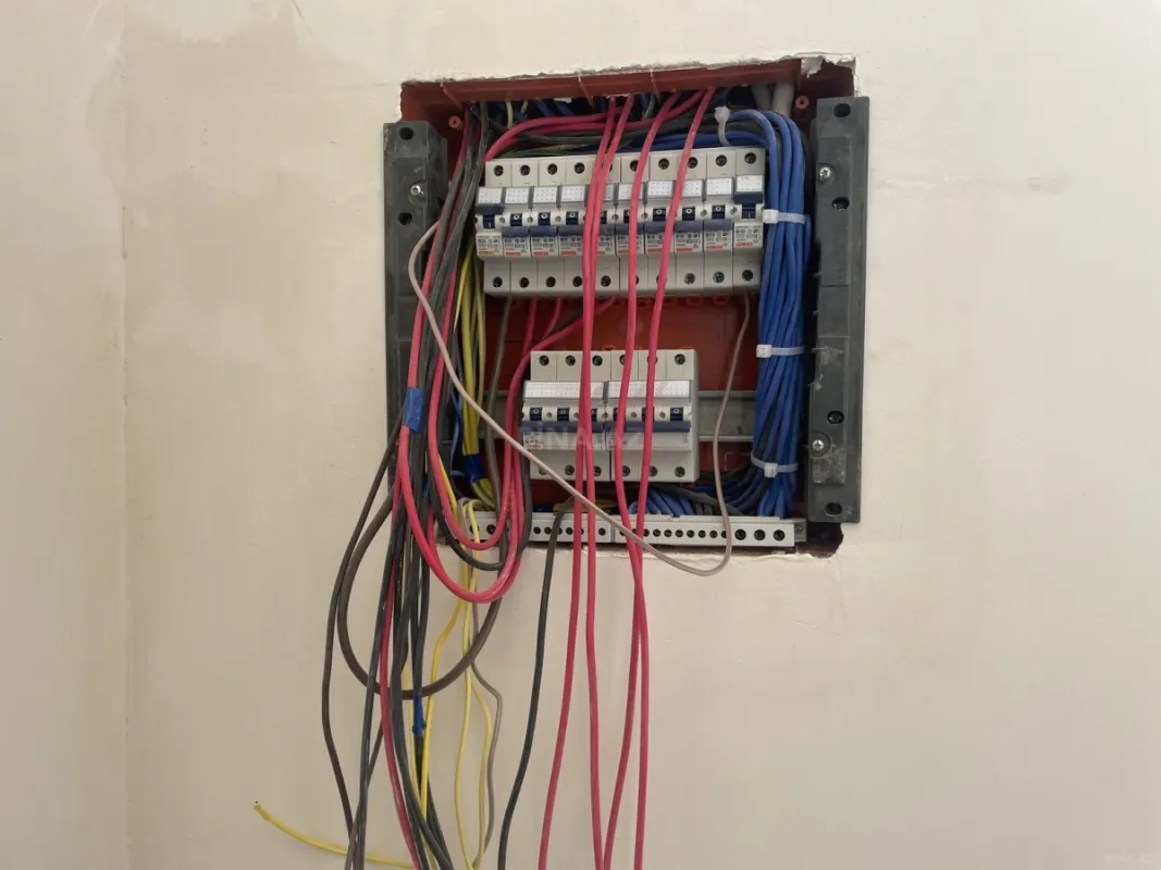 Satılır 5 otaqlı həyət evi 208 m²