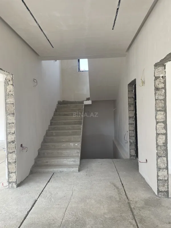 Satılır 5 otaqlı həyət evi 208 m²