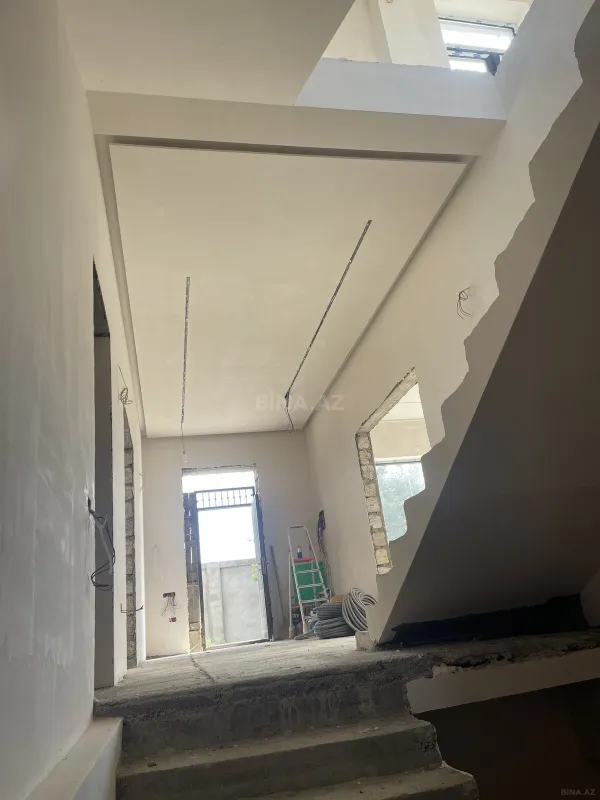 Satılır 5 otaqlı həyət evi 208 m²