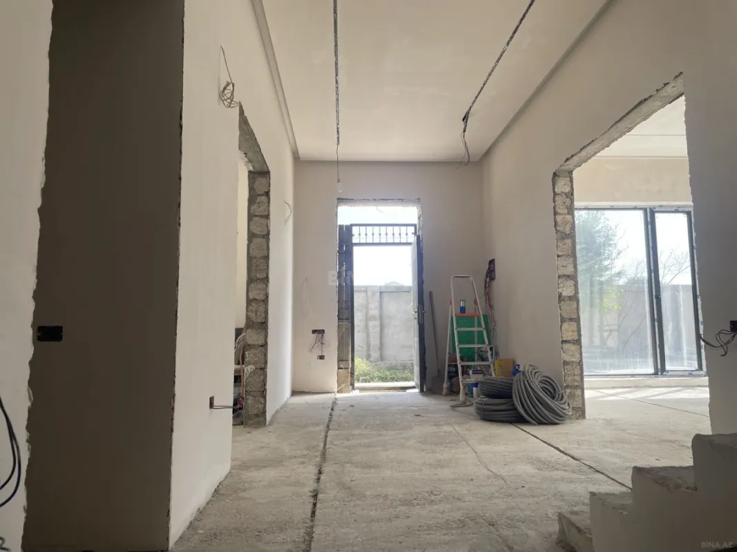 Satılır 5 otaqlı həyət evi 208 m²