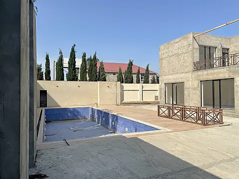 Satılır 5 otaqlı həyət evi 208 m²