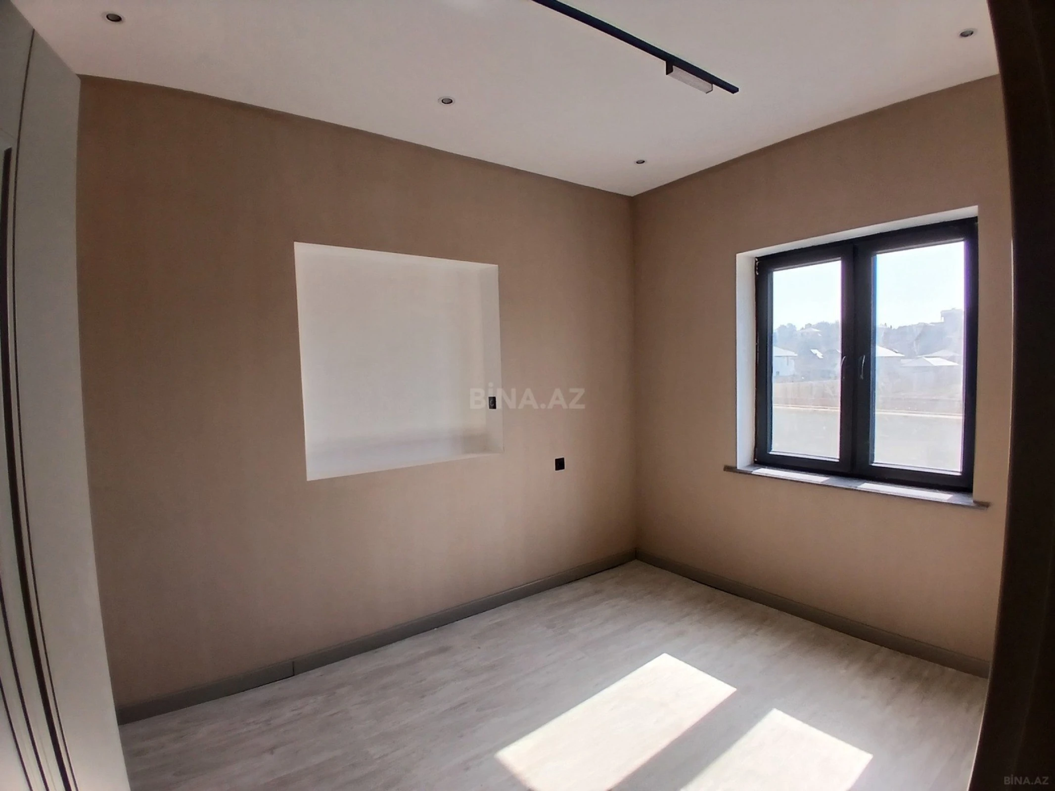 Satılır 5 otaqlı həyət evi 155 m²