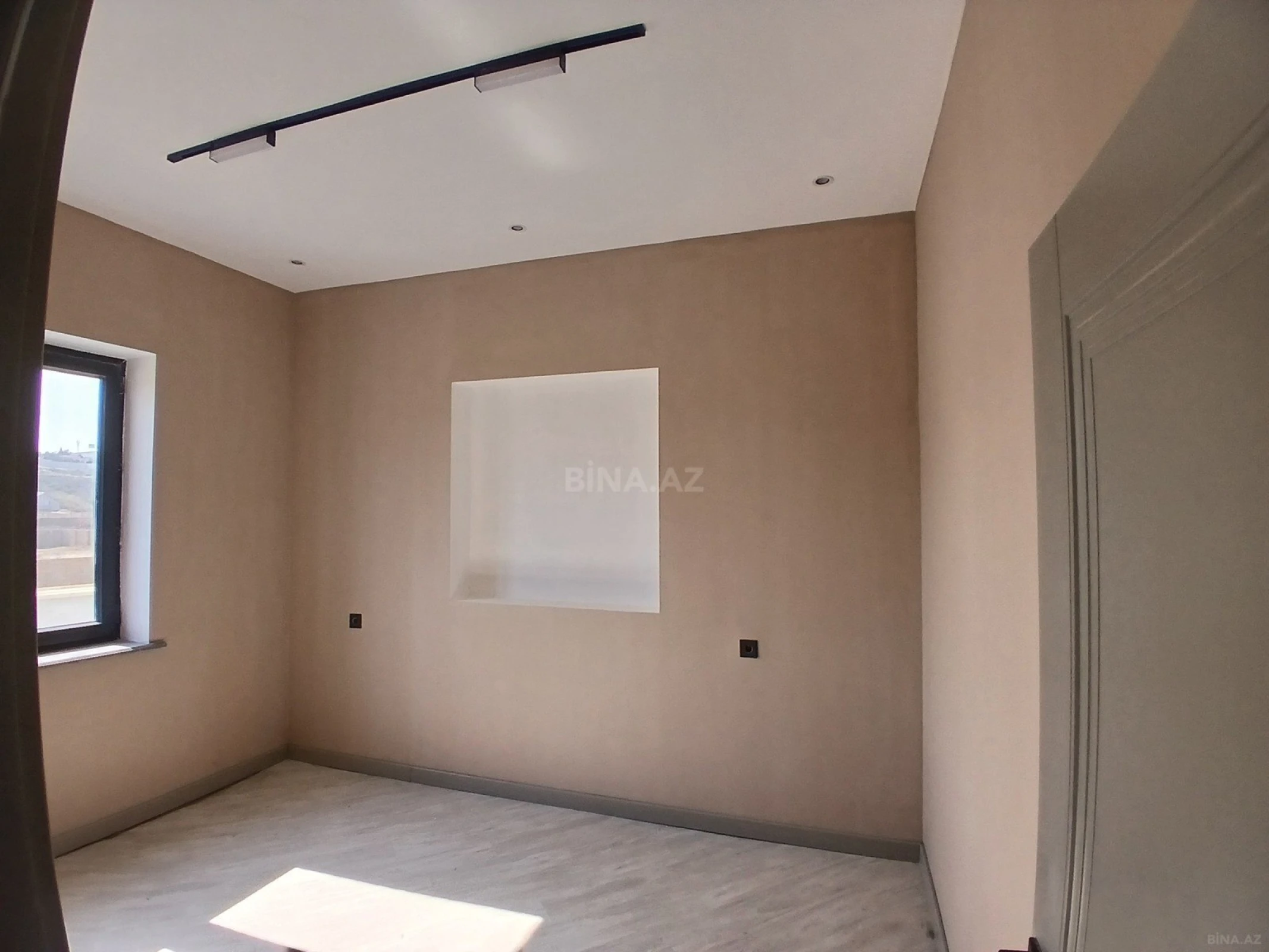 Satılır 5 otaqlı həyət evi 155 m²