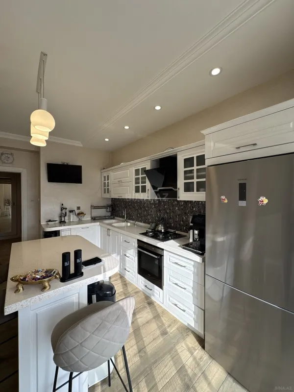 Satılır 3 otaqlı mənzil 150 m²