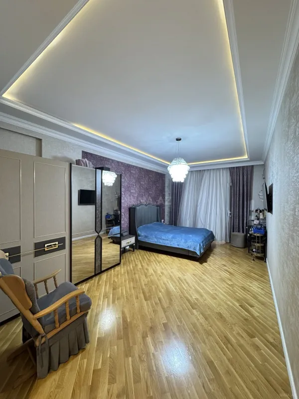 Satılır 3 otaqlı mənzil 150 m²