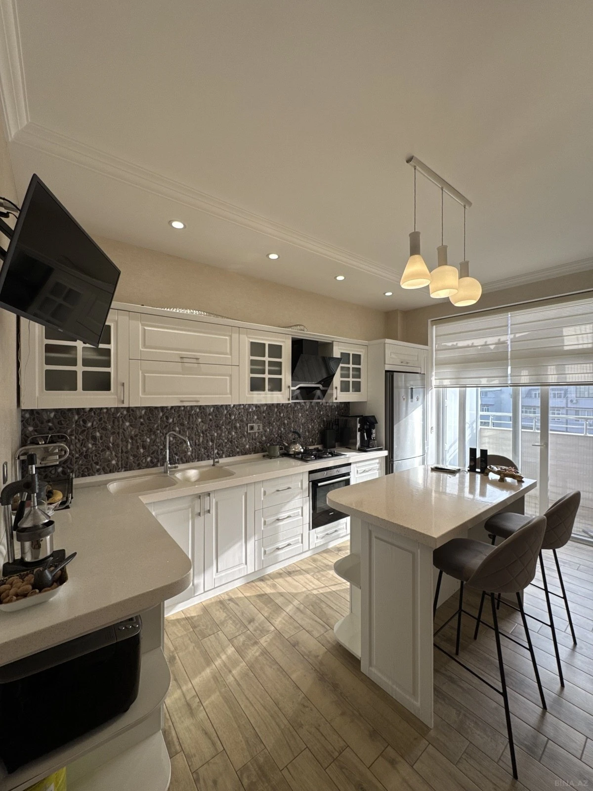 Satılır 3 otaqlı mənzil 150 m²