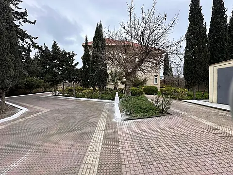 Satılır 10 otaqlı həyət evi 500 m²
