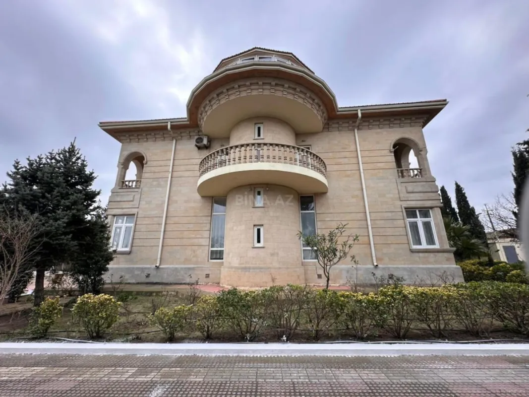 Satılır 10 otaqlı həyət evi 500 m²