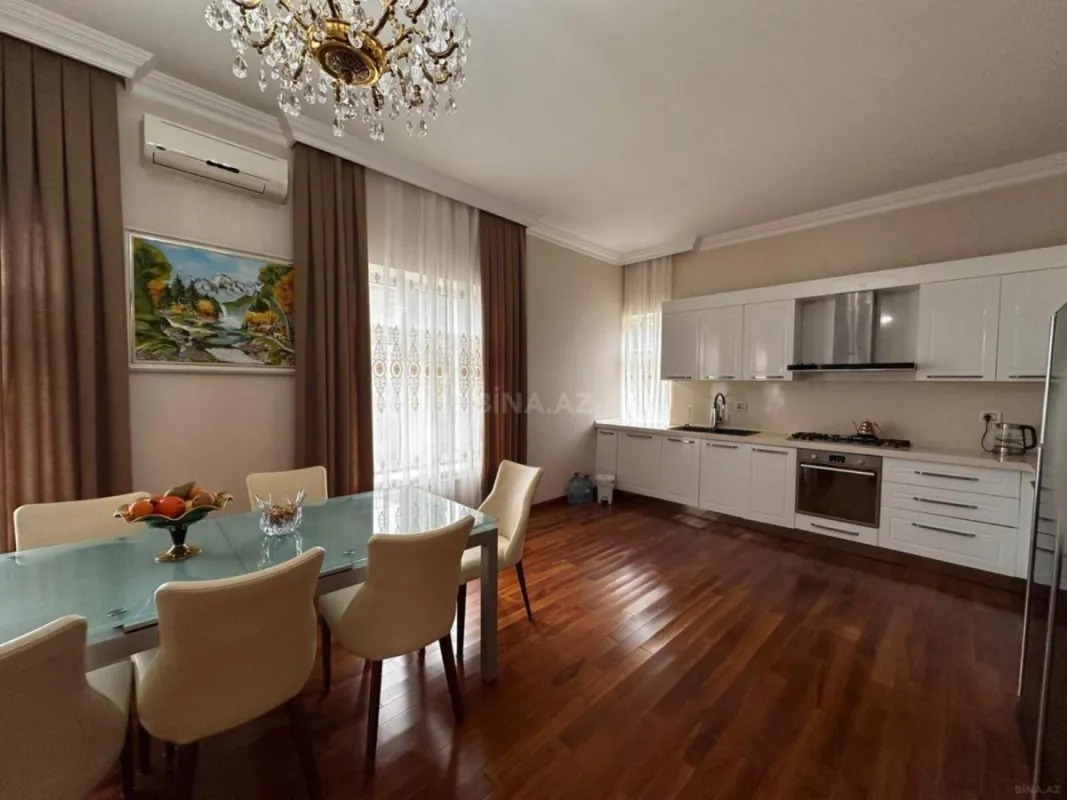 Satılır 10 otaqlı həyət evi 500 m²