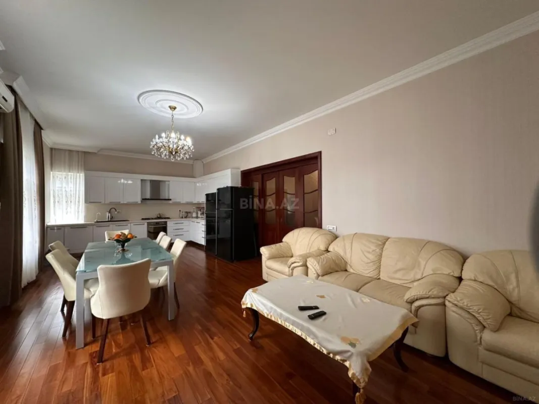 Satılır 10 otaqlı həyət evi 500 m²