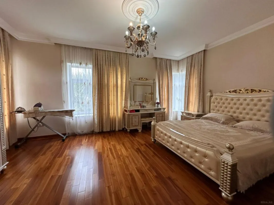 Satılır 10 otaqlı həyət evi 500 m²
