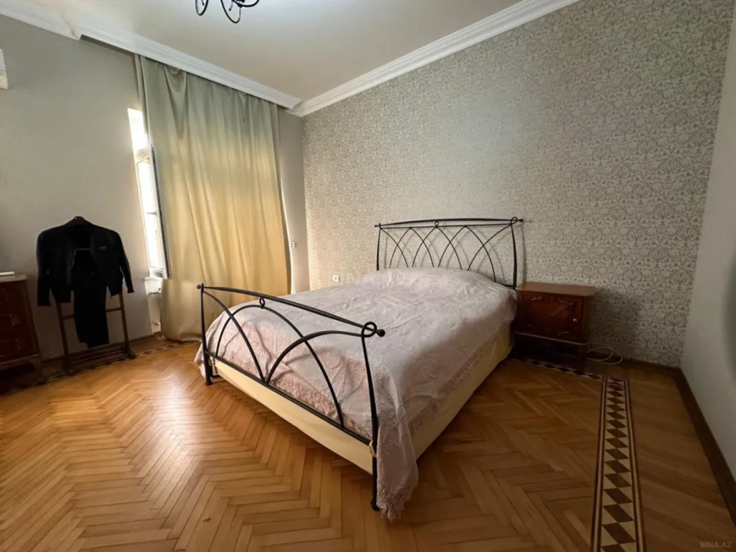 Satılır 10 otaqlı həyət evi 500 m²