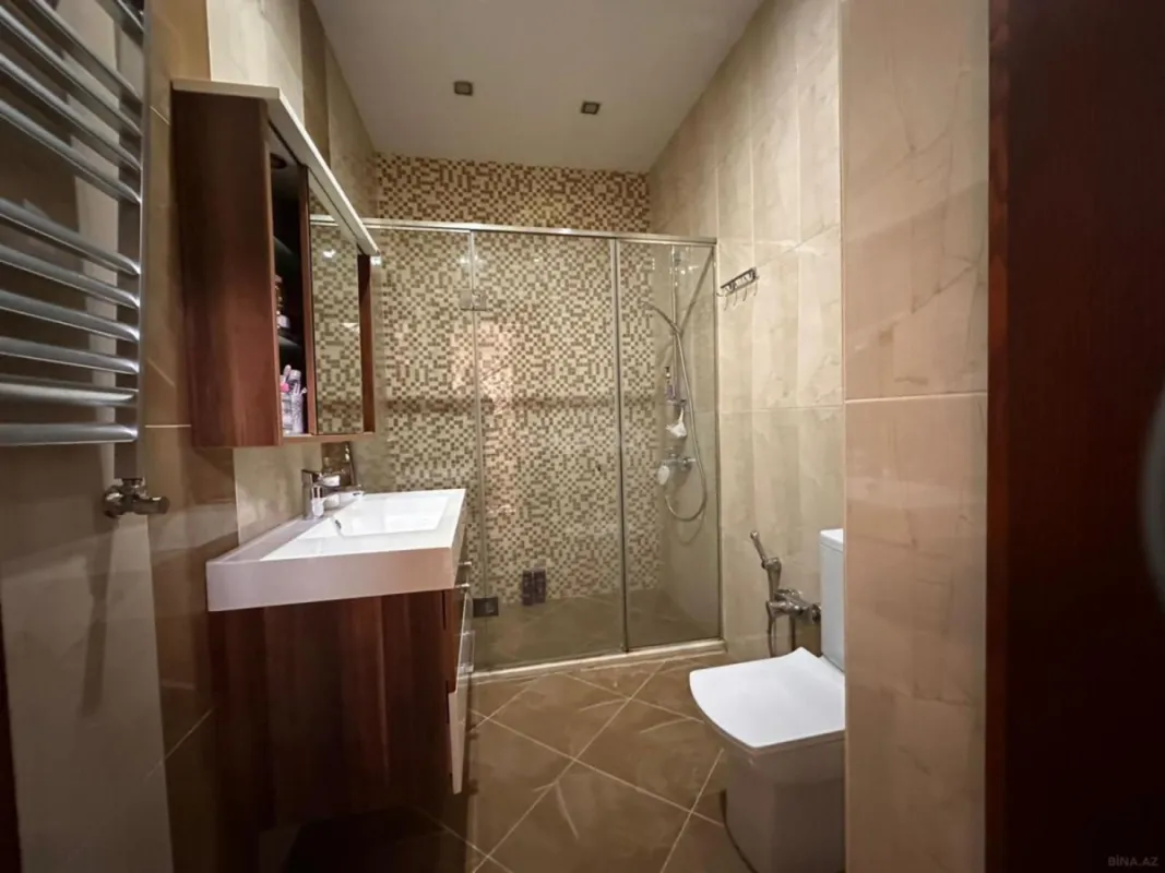 Satılır 10 otaqlı həyət evi 500 m²