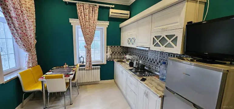 Satılır 4 otaqlı həyət evi 200 m²