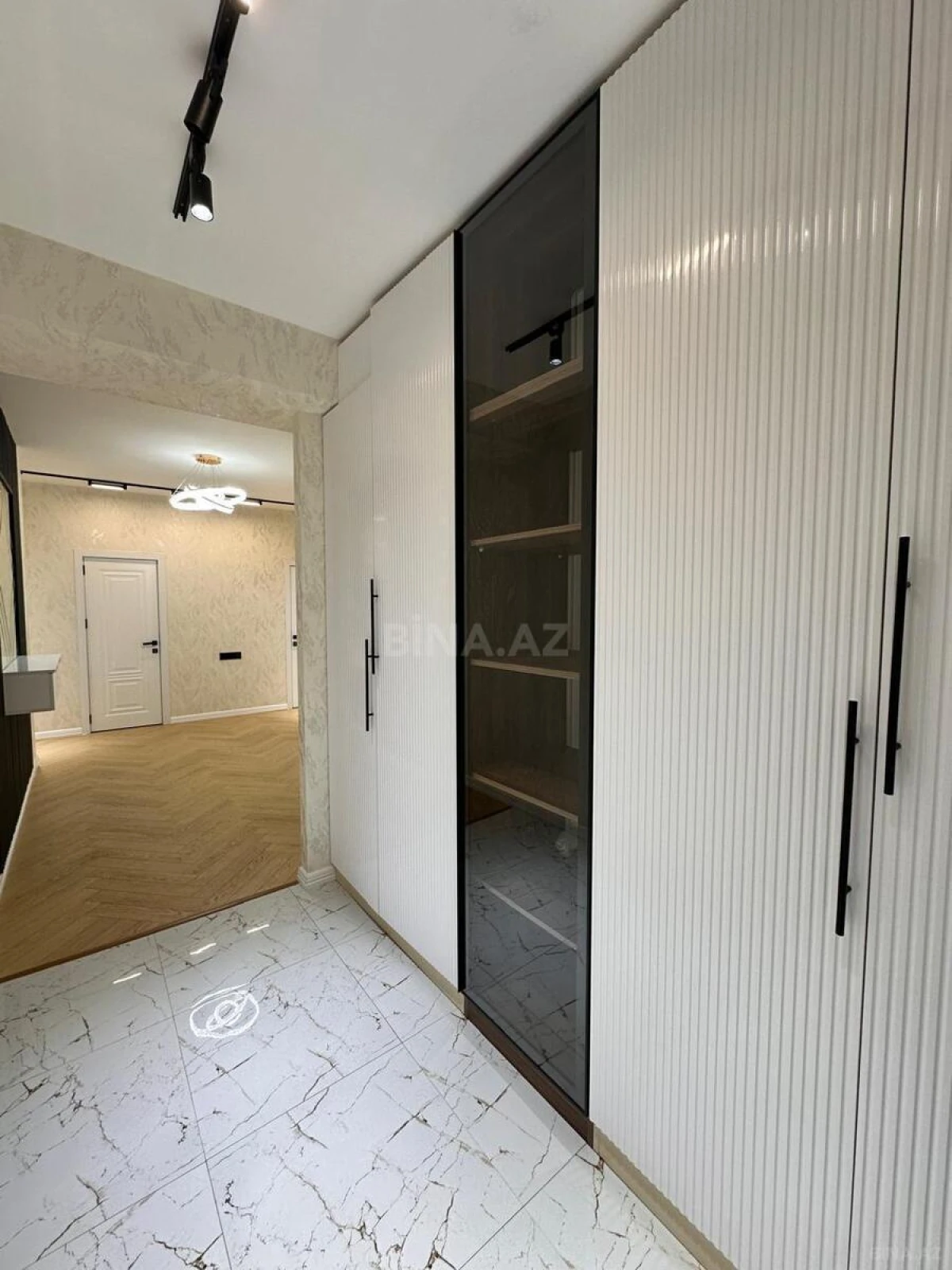 Satılır 2 otaqlı mənzil 89 m²