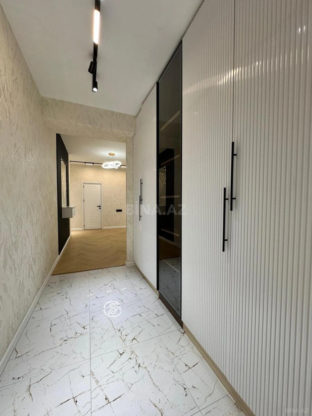 Satılır 2 otaqlı mənzil 89 m²