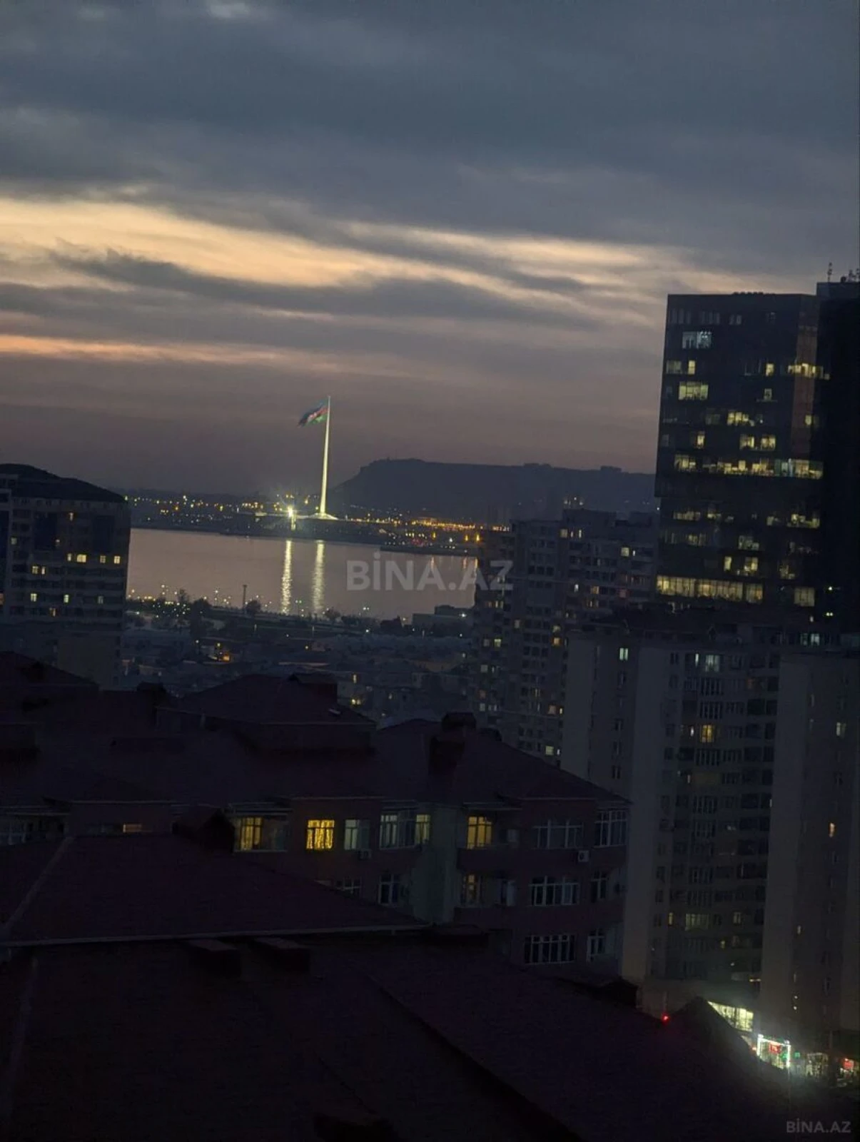 Satılır 2 otaqlı mənzil 70 m²