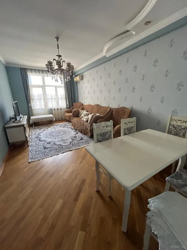 Kirayə verilir 2 otaqlı mənzil 80 m²