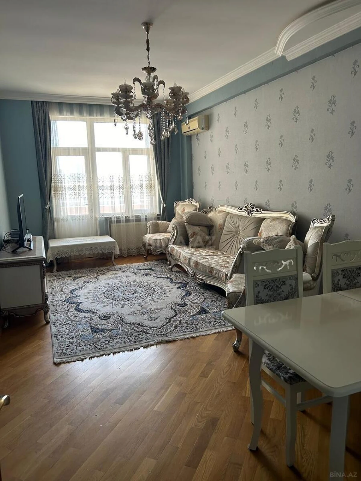 Kirayə verilir 2 otaqlı mənzil 80 m²