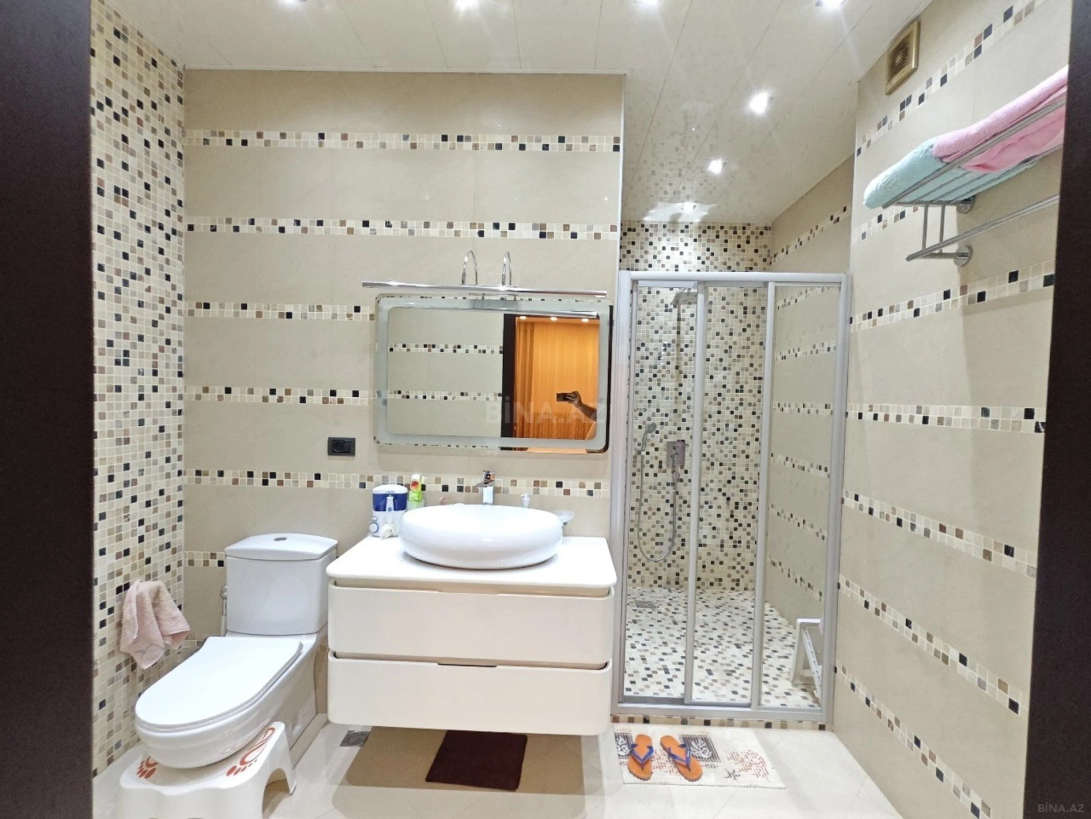 Satılır 4 otaqlı mənzil 196 m²