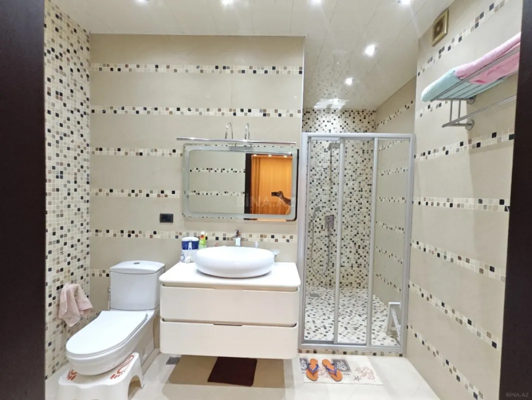 Satılır 4 otaqlı mənzil 196 m²