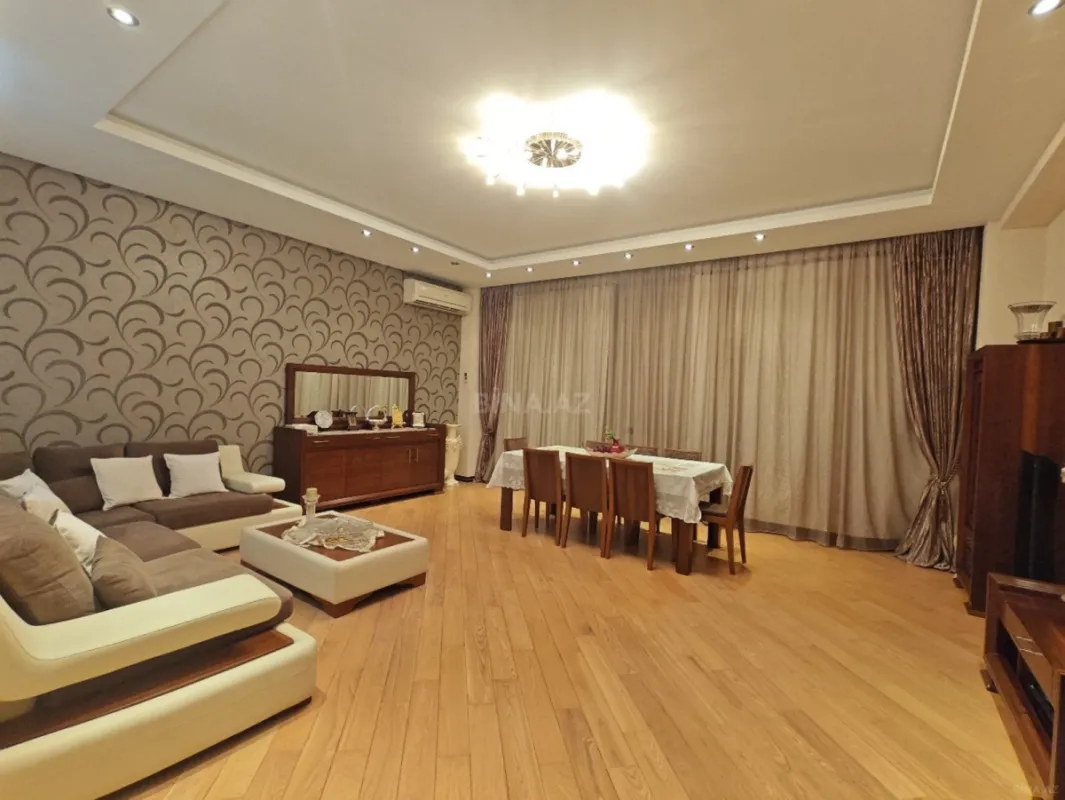 Satılır 4 otaqlı mənzil 196 m²