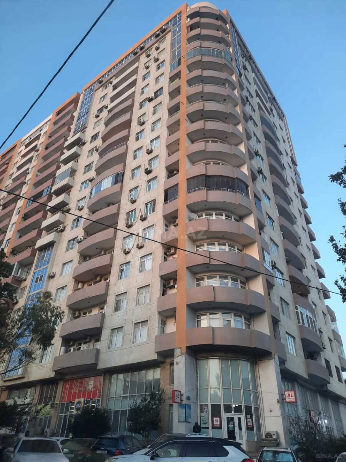 Satılır 4 otaqlı mənzil 183 m²