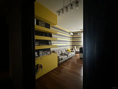 Satılır 4 otaqlı mənzil 183 m²