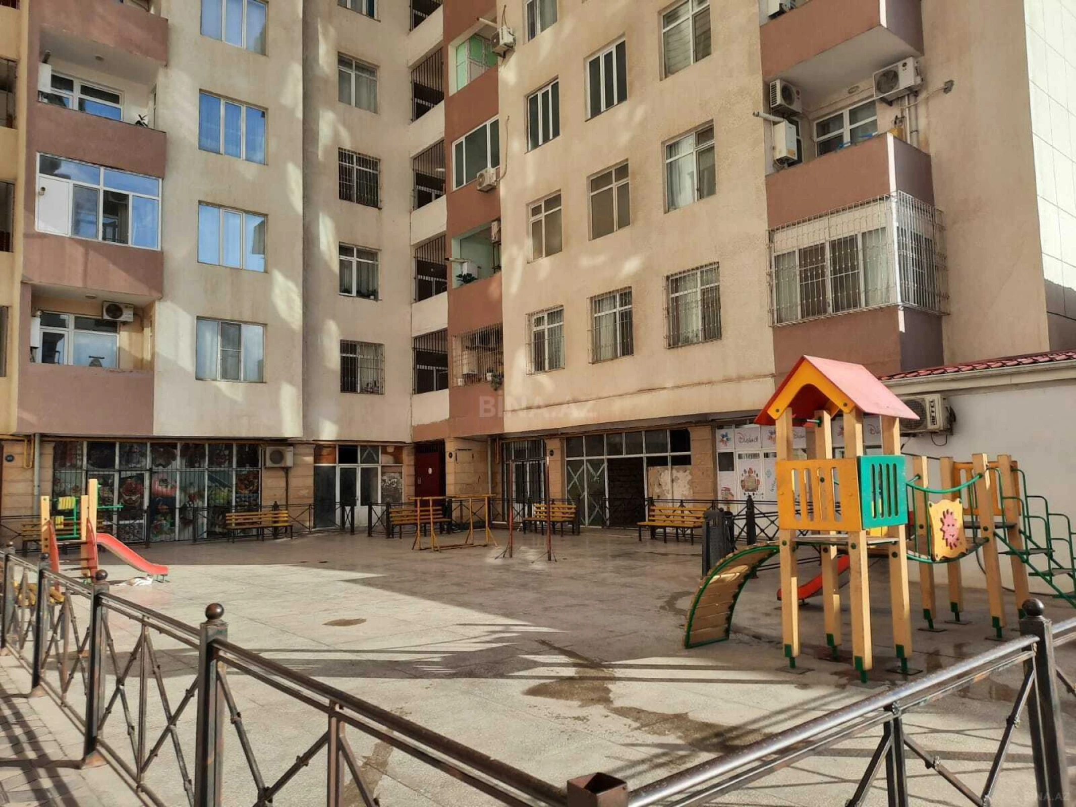 Satılır 4 otaqlı mənzil 183 m²