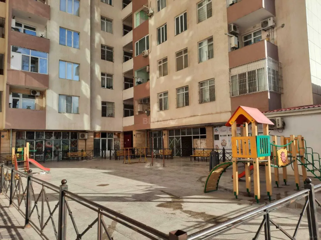 Satılır 4 otaqlı mənzil 183 m²