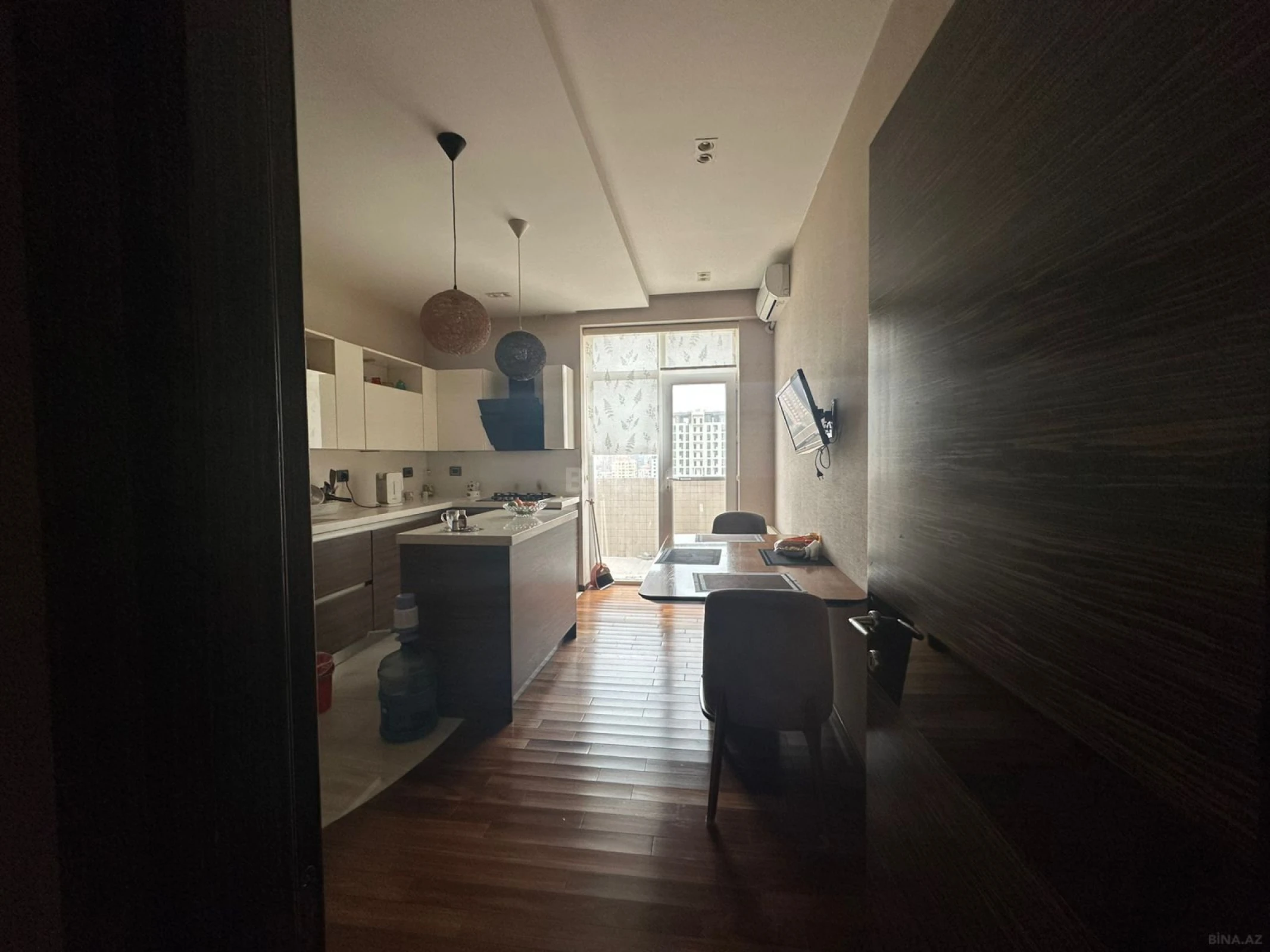 Satılır 4 otaqlı mənzil 183 m²