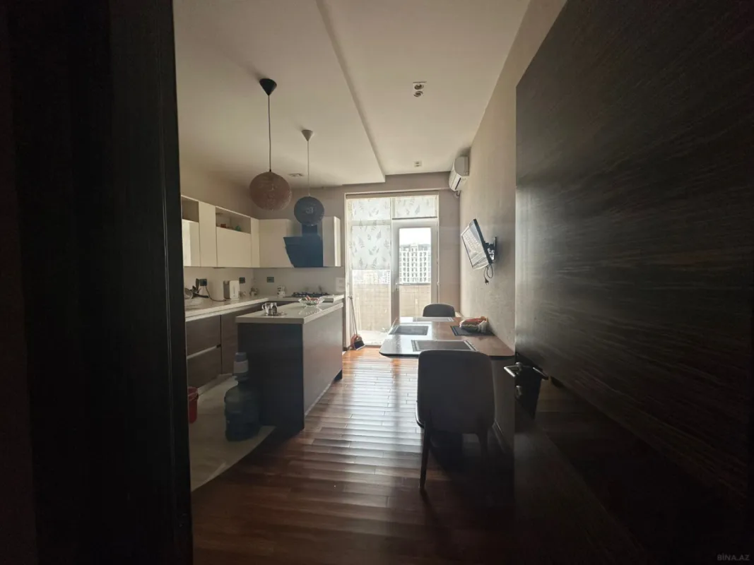 Satılır 4 otaqlı mənzil 183 m²