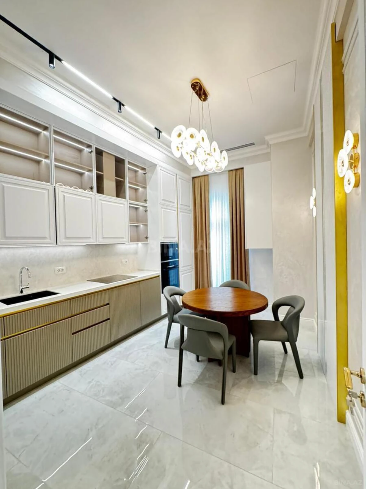 Kirayə verilir 3 otaqlı mənzil 135 m²