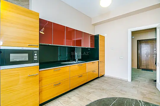 Satılır 3 otaqlı mənzil 153 m²