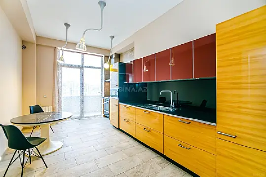 Satılır 3 otaqlı mənzil 153 m²