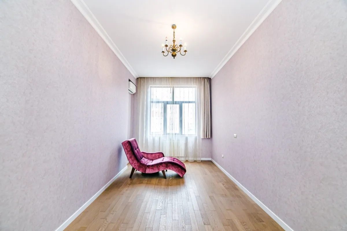 Satılır 3 otaqlı mənzil 153 m²