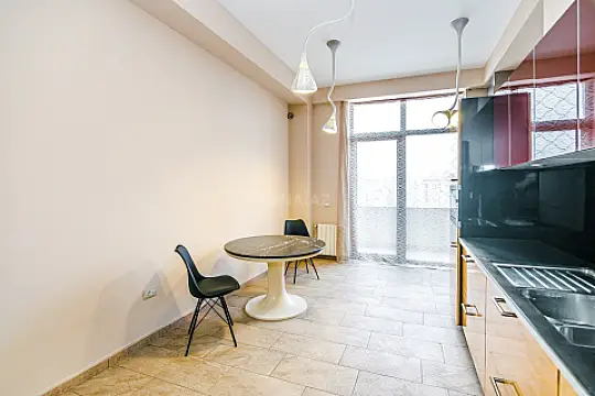 Satılır 3 otaqlı mənzil 153 m²
