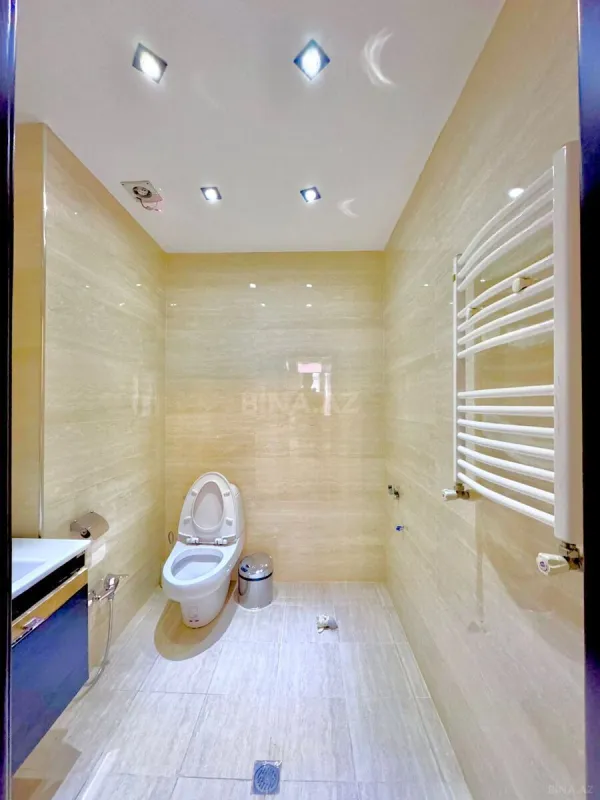 Satılır 4 otaqlı mənzil 136 m²