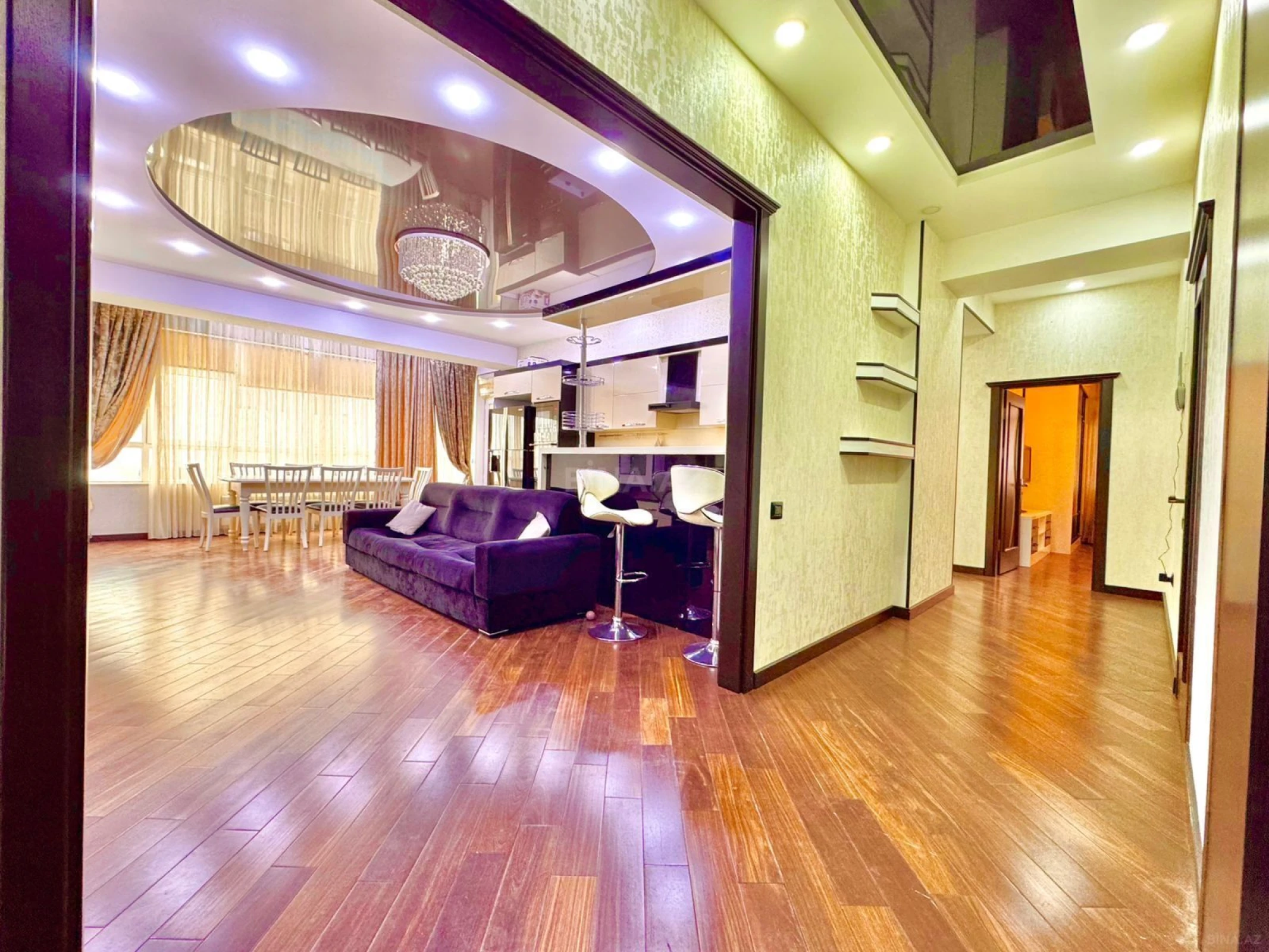 Satılır 4 otaqlı mənzil 136 m²