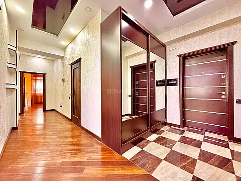 Satılır 4 otaqlı mənzil 136 m²
