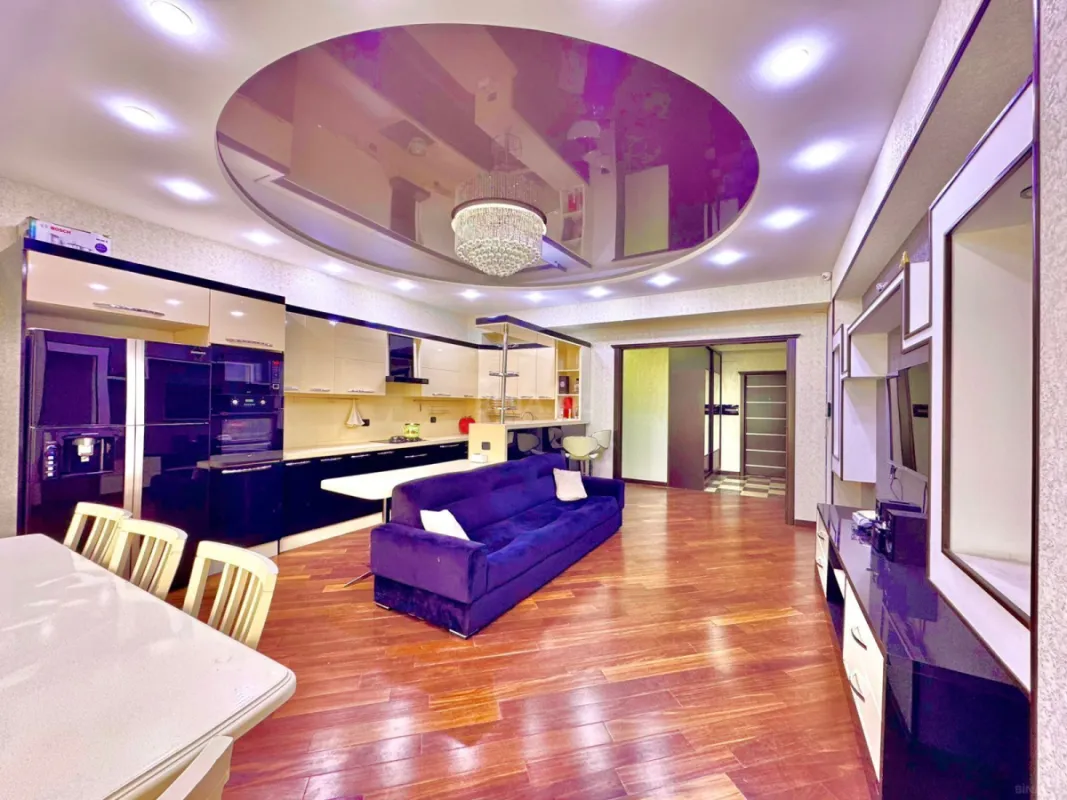 Satılır 4 otaqlı mənzil 136 m²