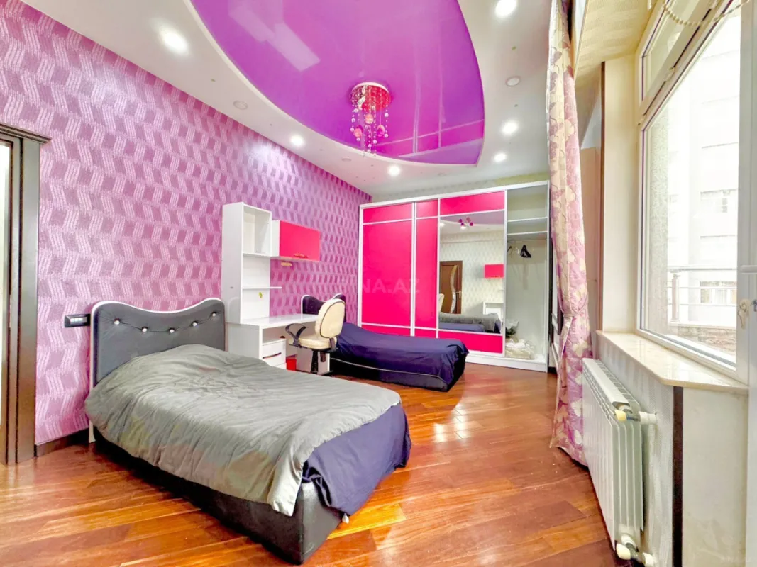 Satılır 4 otaqlı mənzil 136 m²