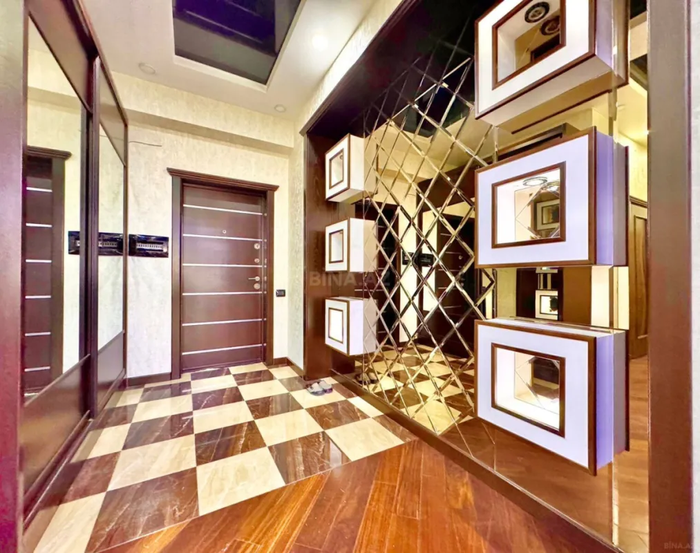 Satılır 4 otaqlı mənzil 136 m²